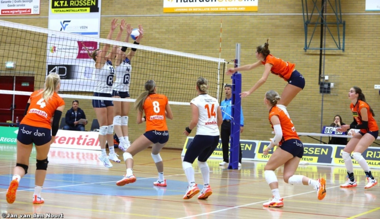 Foto bij Rivo Rijssen Dames 1 &ndash; Sliedrecht Sport Dames 2 (3&ndash;0)